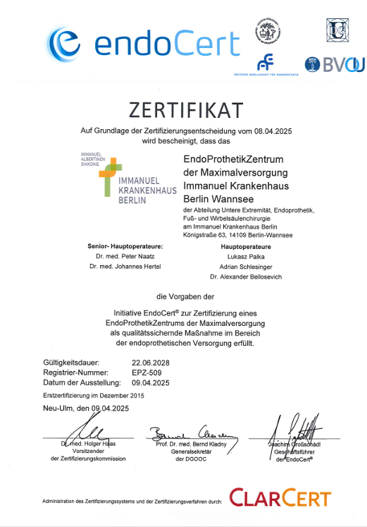 Zertifikat von endoCert mit Text, grafischen Logos und Unterschriften für das EndoProthetikZentrum der Maximalversorgung der Abteilung Untere Extremität, Endoprothetik, Fuß- und Wirbelsäulenchirurgie am Immanuel Krankenhaus Berlin in Berlin-Wannsee.