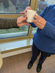 Ein Becher Punsch für die Patienten – eine kleine Auszeit im Klinikalltag