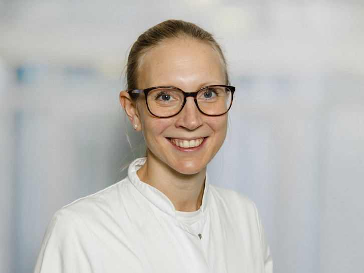 Dr. med. Sophia Margarete Hünnebeck - Funktionsoberärztin in der Abteilung Obere Extremität, Hand und Mikrochirurgie - Immanuel Krankenhaus Berlin