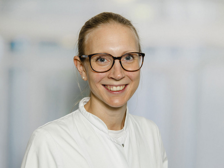 Dr. med. Sophia Margarete Hünnebeck - Funktionsoberärztin in der Abteilung Obere Extremität, Hand und Mikrochirurgie - Immanuel Krankenhaus Berlin Dr. med. Sophia Margarete Hünnebeck - Funktionsoberärztin in der Abteilung Obere Extremität, Hand und Mikrochirurgie - Immanuel Krankenhaus Berlin