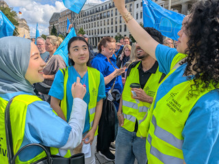 Protest am Brandenburger Tor gegen die geplanten Kürzungen durch das GKV-Beitragssatzstabilisierungsgesetz