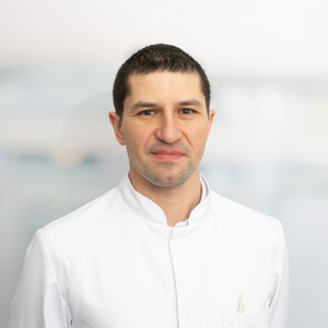 Lukasz Palka, FEBOT - Oberarzt der Abteilung Untere Extremität, Endoprothetik, Fuß- und Wirbelsäulenchirurgie am Immanuel Krankenhaus Berlin