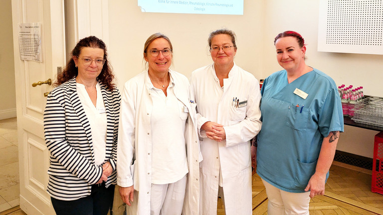Das Team des Osteoporose-Tages im Veranstaltungssaal im Immanuel Krankenhaus Berlin in Wannsee