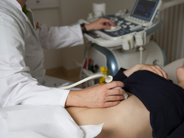 Ultraschalluntersuchung bei einer Patientin - Immanuel Krankenhaus Berlin - Funktionsdiagnostik