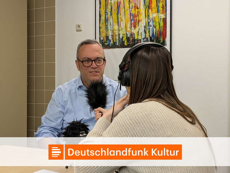 Dr. Udo Schneider, Chefarzt Rheumatologie, Klinische Immunologie und Osteologie am Immanuel Krankenhaus Berlin im Interview zum Thema Fibromyalgie Dr. Udo Schneider, Chefarzt Rheumatologie, Klinische Immunologie und Osteologie am Immanuel Krankenhaus Berlin im Interview zum Thema Fibromyalgie