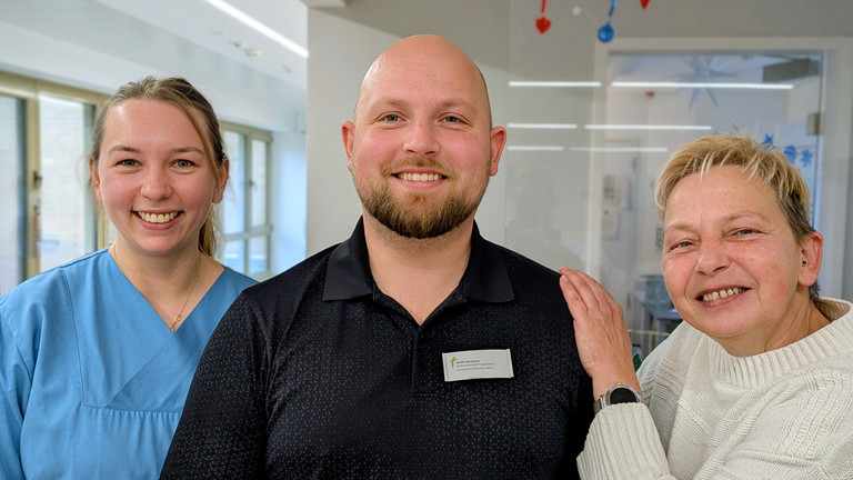 Yasemin Welkisch, Pflegerische Bereichsleitung Rheumatologie, Martin Baumann, stellvertretender Pflegedirektor, und Manuela Sommerfeld, Ausbildungsleitung Pflege (v.l.n.r.)