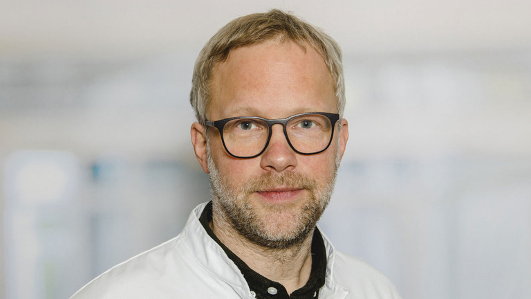 Dr. Michael Berndsen, Chefarzt der Abteilung Obere Extremität, Hand und Mikrochirurgie im Immanuel Krankenhaus Berlin Dr. Michael Berndsen, Chefarzt der Abteilung Obere Extremität, Hand und Mikrochirurgie im Immanuel Krankenhaus Berlin