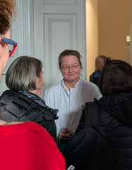 Dr. med. Katja Warnecke, Leitende Oberärztin im Gespräch mit den Gästen